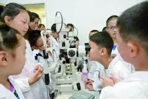 南京眼科医院儿童专家团队，守护儿童眼健康的守护者