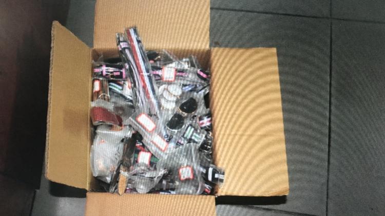 名牌商标图案衣服，时尚、品质与个性的完美结合