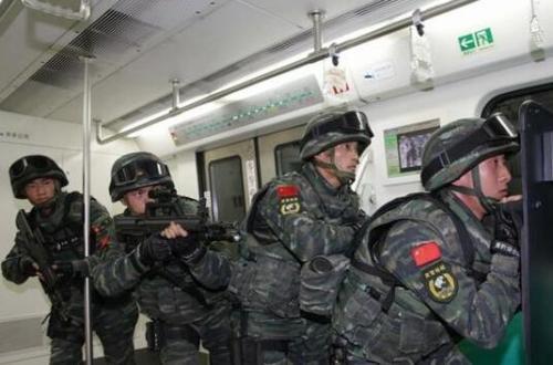 新疆高原武警待遇，挑战与机遇并存