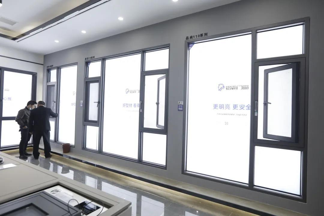 佛山卫浴玻璃门厂家深度解析