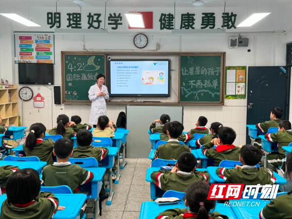 儿童医院专家介绍牌，引领儿童健康之路的明星团队