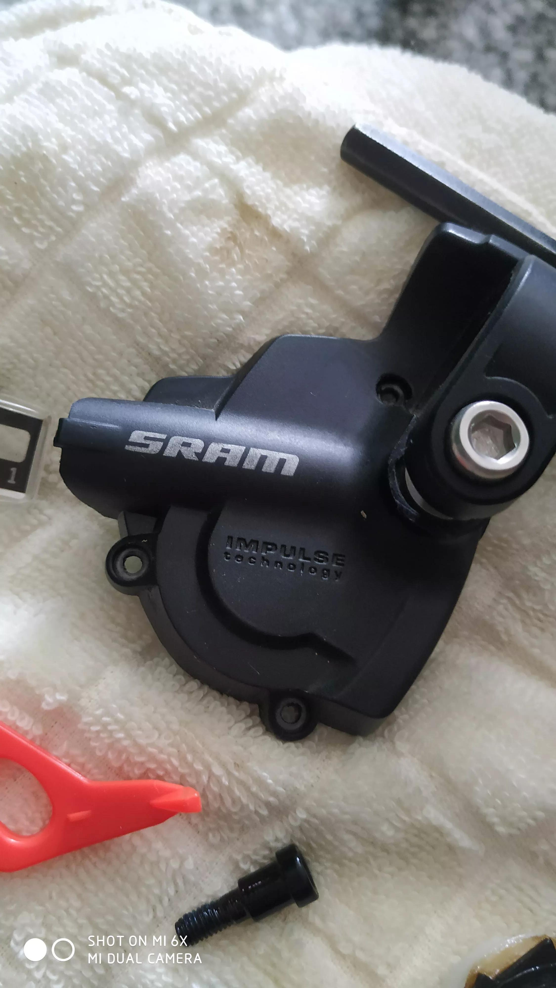 SRAM铁三指拨拆解，深入了解自行车变速系统的核心组件