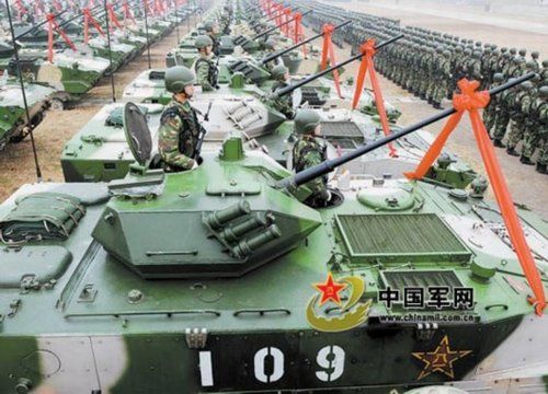 中国新型ZBD03伞兵战车，引领未来战场变革的关键力量