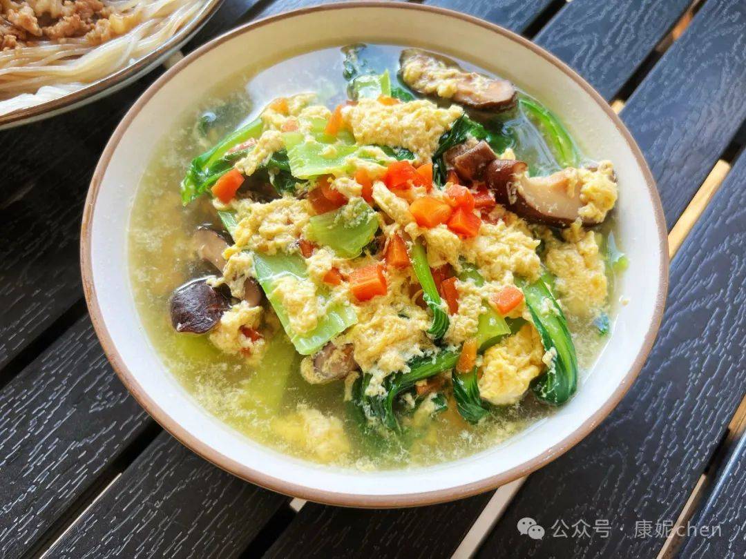 压缩香菇菜蛋花汤，一道美味与营养并存的佳肴