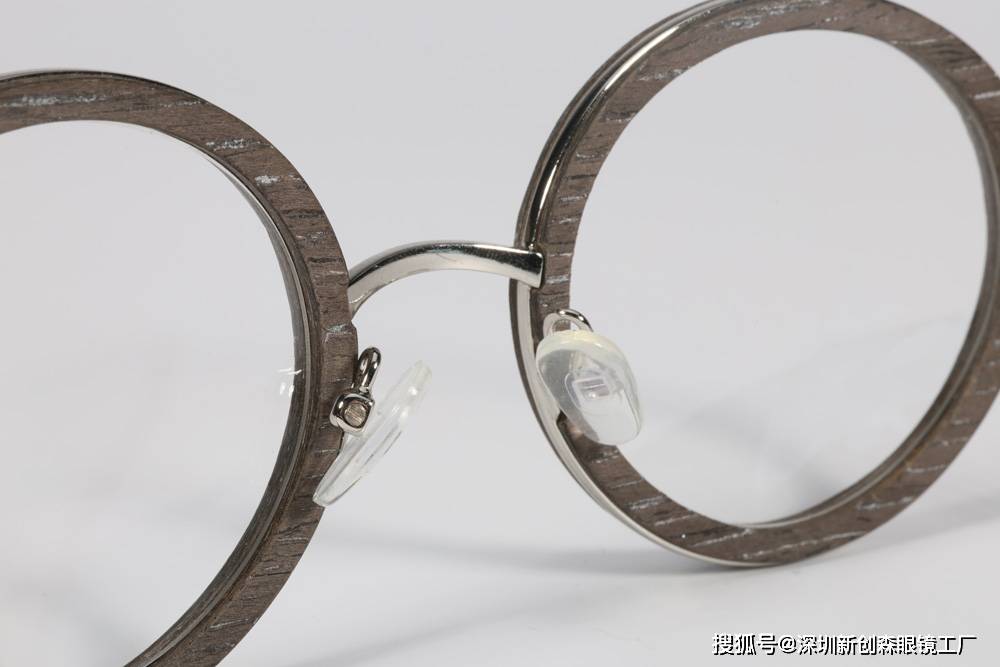 如何分辨真假蓝光眼镜