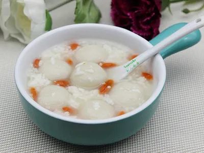 酒酿蛋花小汤圆，传统美食的魅力与现代生活的融合