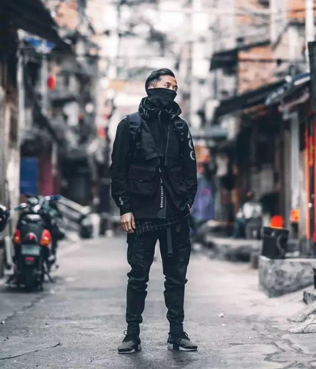 伞兵腰带为何是两节，设计与功能的探讨