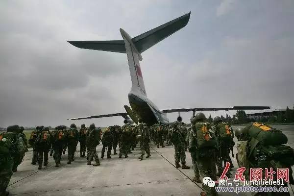 空军当伞兵，挑战与荣耀的交织
