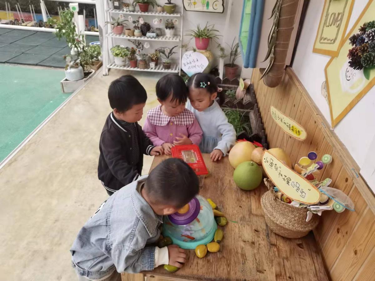 小班美术，可爱的小金鱼