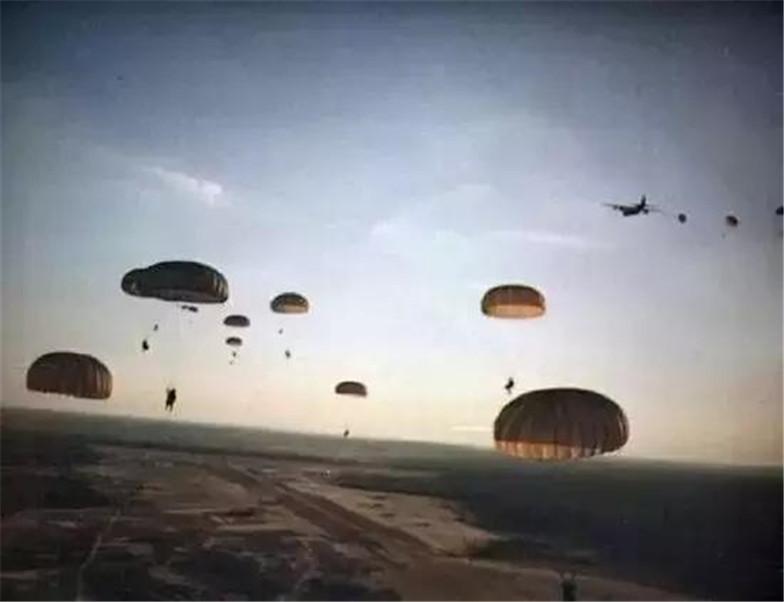 美国伞兵聪明机智躲追捕，一场惊心动魄的逃亡之旅